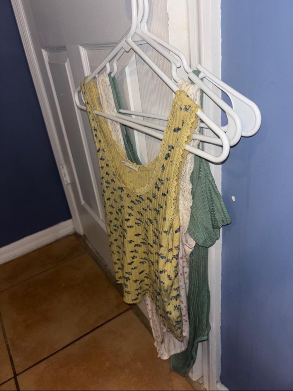Bundle of two Body suits and one crop tank top - Picture 16 of 16